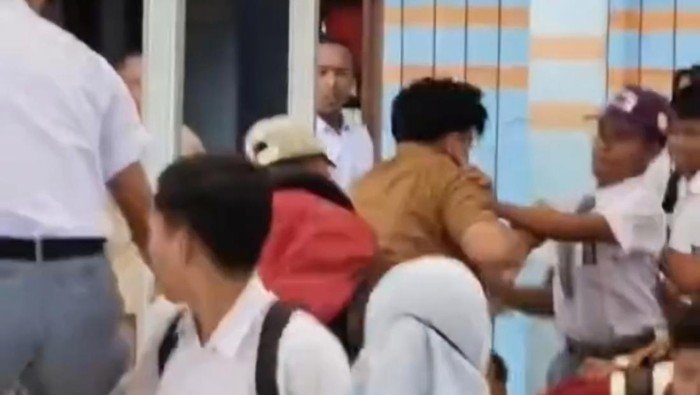 Wibawa Sekolah Terancam, Komisi X DPR Kecam Adu Jotos Siswa-Guru di Jambi
