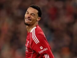 “Dari Anak Gawang ke Legenda: Ekitike dan Gol yang Membuat Newcastle Terpukul!”