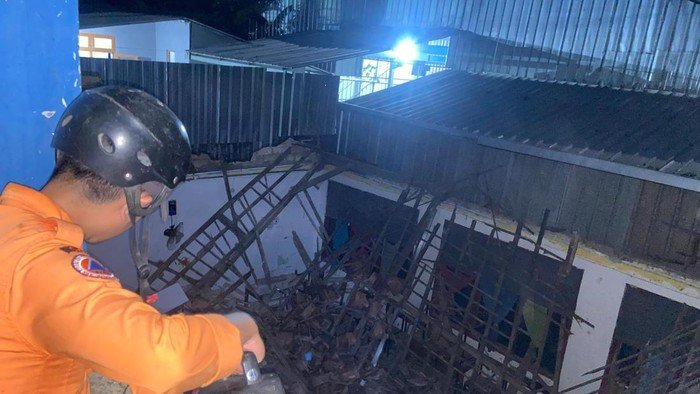 Atap Ruang Kelas MI di Bogor Ambruk, Diduga Bangunan Rapuh: Siapa yang Bertanggung Jawab?