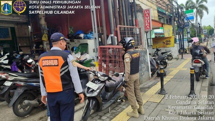 Satpol PP Tegur Pemilik Toko Usai Parkiran di Trotoar Jaksel Halangi Tunanetra - Update 2