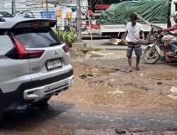 Warga Penjaringan Berjuang melawan Jalan Rusak, Begini Kondisinya yang Viral!