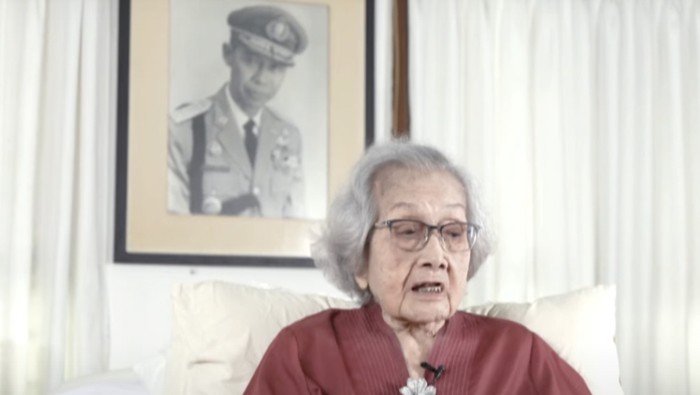 Dari Eyang Meri ke Jenderal Hoegeng: Teladan Sederhana yang Menyebutkan Kebesaran