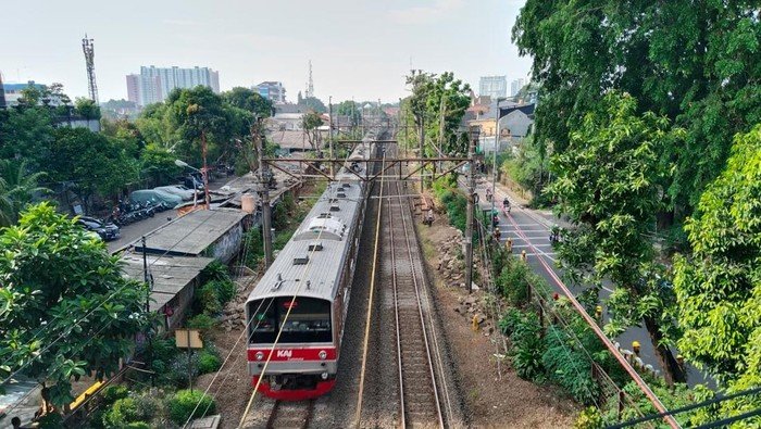 KRL Bogor-Jakarta Kota Sempat Gangguan Operasional di Manggarai: Penumpang Terhambat, Kebingungan Petugas