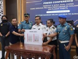 Dua WNI China Diungsikan Setelah Ketahuan Curigali Uang Penumpang di Pesawat