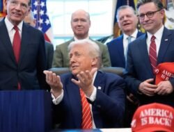 Ditanya Soal Jeffrey Epstein, Trump Omeli Jurnalis – Update 3