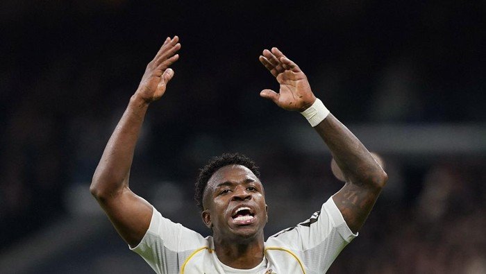 Belum Puas dengan Benzema, Al Hilal Intip Peluang Rekrut Vinicius - Update 4