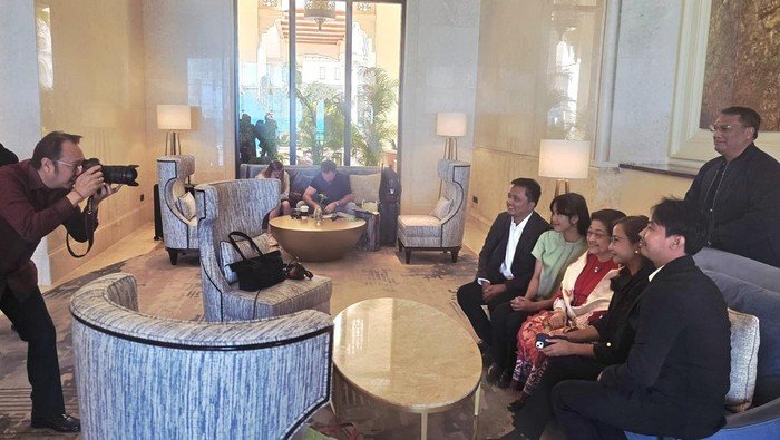 **Dari Abu Dhabi, Prananda Prabowo Tangkap Momen Langka Megawati Bersama Wartawan**
