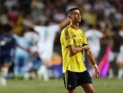 “Poster Ejekan buat Ronaldo: Dicari Pria Menahan Tangis”