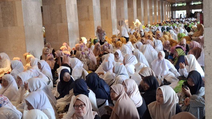 Hadiri Acara MUI, Ibu-ibu Pengajian Titip Doa dan Harapan untuk Presiden: Perjuangan Tanpa Suara yang Menakjubkan