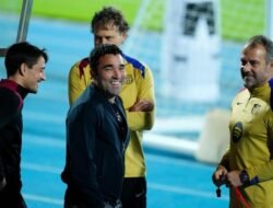 **Jelang Pilpres Barca, Flick Tegaskan Dukungan ke Deco: Apakah Ini Awal Perubahan Besar?**