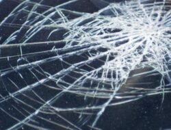 Tragis! Muatan Ayam Hilang karena Mobil Pikap Terguling di Tol Buahbatu