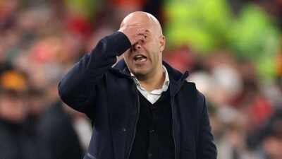 “Musim Terberat Arne Slot: Saat Ketegangan Mencapai Puncak”