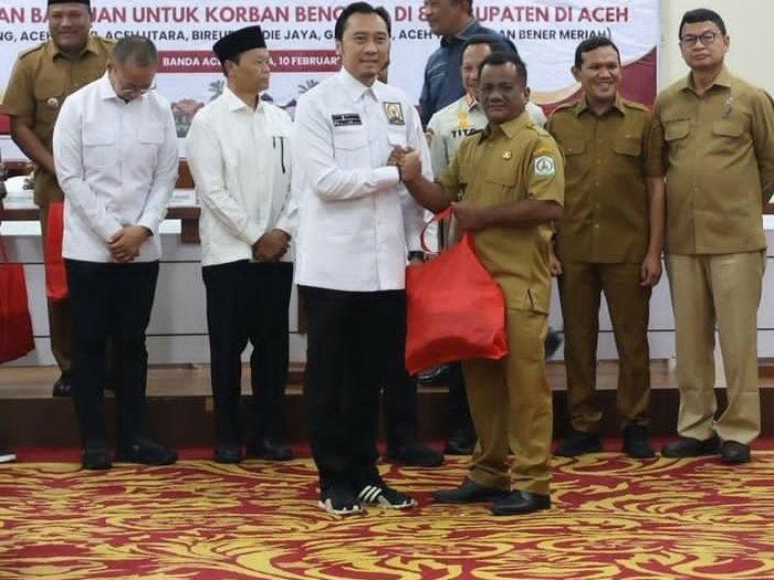 Waka MPR Serahkan Bantuan untuk Korban Banjir & Longsor di Aceh: Solidaritas MPR bagi Korban Bencana Aceh