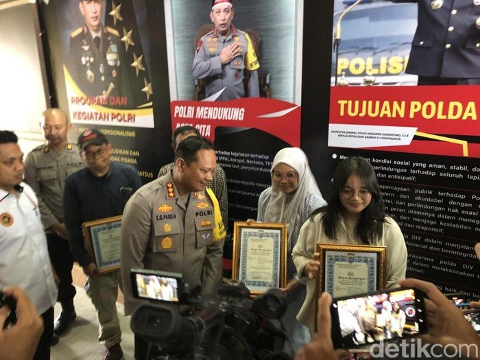 Polresta Jogja Hibur Mahasiswi yang Berani Tabrak Jambret