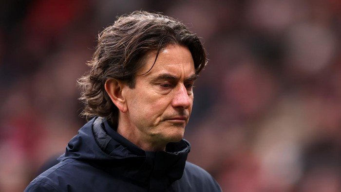 Dari Puncak ke Papan Bawah, Thomas Frank: 