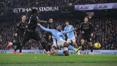 **Man City Ungguli Fulham 3-0 di Babak Pertama: Kekuatan Taktik Guardiola di Etihad Stadium**