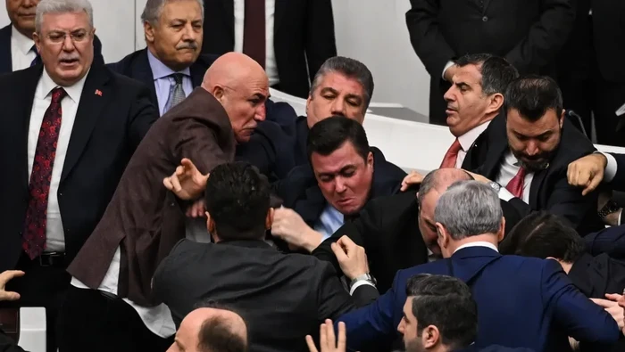 Ricuh! Adu Jotos di Parlemen Turki, Konflik因Menteri Baru Erdogan