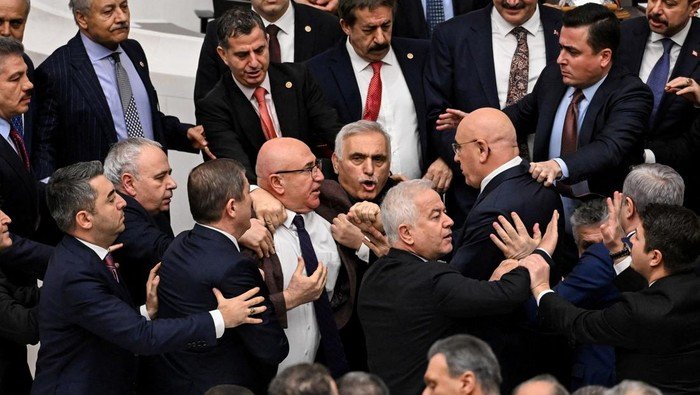 Adu Jotos di Parlemen Turki: Dampak Besar Keputusan Erdogan Tunjuk Menteri Baru!