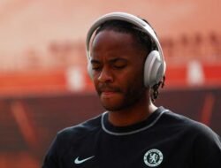 Dari London ke Rotterdam, Sterling Resmi Gabung Feyenoord