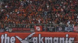 [**The Jakmania Mau Lebih Sering Lihat Aksi Pemain Baru Persija: Apakah Waktu Bermain Mereka Dipengaruhi oleh Kekuatan Sponsor?**]