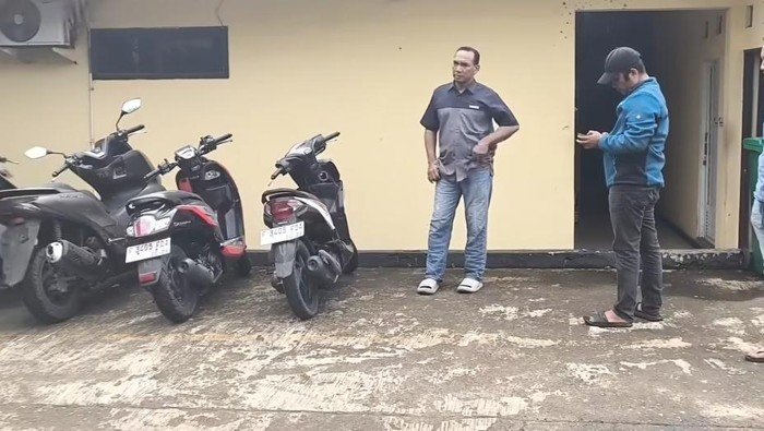 Polisi Gerebek Gudang Motor Curian Berkedok Lapak Besi Tua di Bogor, Ribuan Unit Ditemukan!