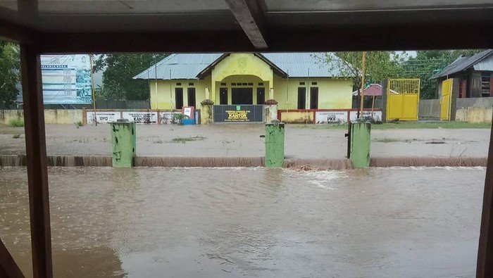 Banjir Menerjang 6 Desa Bima NTB, Jalan Raya Jadi Sungai—Apa Solusinya?