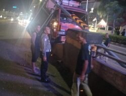 Mengantuk di Balik Steering, Truk Dump Musnah di Kuningan