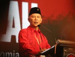 “Said PDIP Amini Seskab Soal MBG dari Anggaran Pendidikan: Keputusan Banggar DPR Menuai Polemik!”