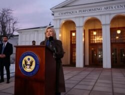 Hillary Clinton: “Saya Tidak Pernah Kenal Epstein” di Kongres AS