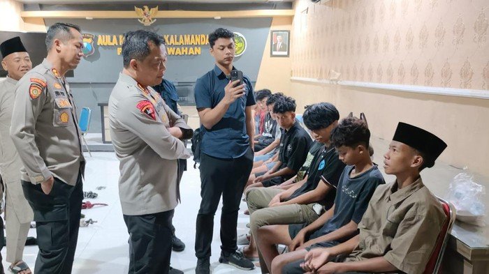 Tragedi Perang Sarung di Surabaya: 16 Pemuda Ditangkap Bawa Senjata Tajam