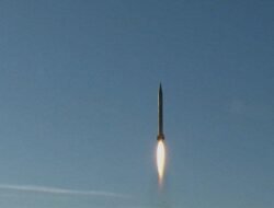 Ledakan Rudal Iran Tegak di Langit Yerusalem, 7 Orang Luka