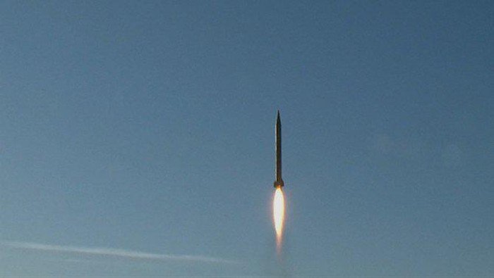 Ledakan Rudal Iran Tegak di Langit Yerusalem, 7 Orang Luka