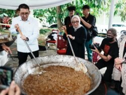 Dari Kemenbud ke Sumatera, 17.000 Paket Rendang Menuju Perut dan Hati