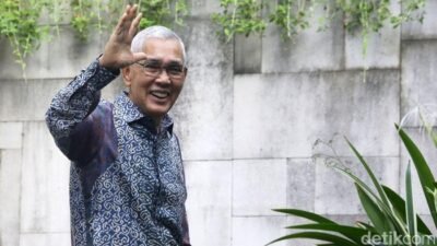 “Try Sutrisno, Wapres ke-6 RI: Kisah Jejak Karier yang Penuh Inspirasi”