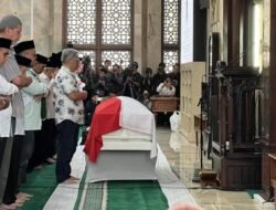 Tragedi Mengejutkan: Jenazah Wapres ke-6 Try Sutrisno Disalatkan di Masjid Sunda Kelapa