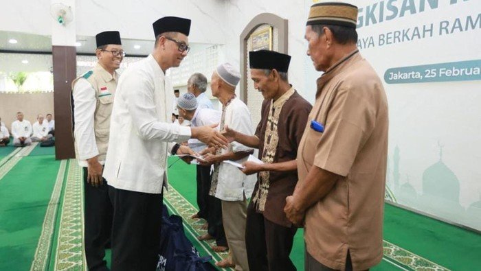2.500 Warga Jabodetabek Terima Paket Bingkisan Ramadan dari YBL PLN - Update 3