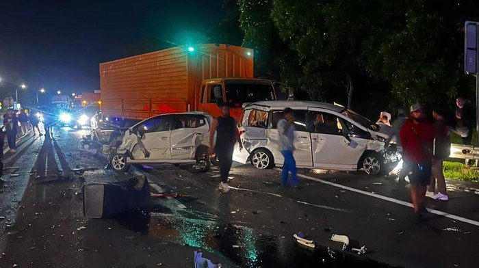 7 Fakta.Tabrakan Beruntun 10 Kendaraan di Tol Cipularang: Tragedi yang Menyisakan Pertanyaan