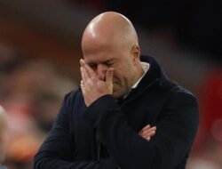 “Liga Champions Liverpool Terancam, Arne Slot Layak Dipecat: Kritik Mencuat di tengah Kebuntuan”