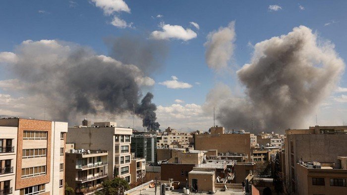 Teheran Bergetar, Serangan Israel Berskala Luas!