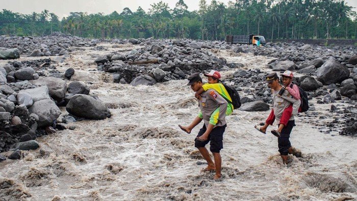 Kepolisian dan Kepercayaan Publik: Bisakah Fondasinya Diperkuat dalam Tengah Krisis Demokrasi?