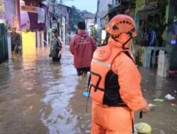Banjir Jakarta Menerjang 48 RT-16, Hujan Semalaman Jadi Penyebab
