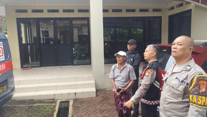 Maling Beraksi saat Warga Salat Tarawih, CCTV Rekam Pencurian Sepeda di Depok