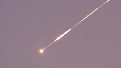 “Serangan Iran ke Israel: Warga Diminta Ungsi, Tren Perang Berpotensi Meluas”