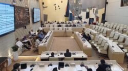 “DPR Undang Jimly hingga Refly Harun, Bicara Soal Pemilu yang Mungkin ‘Dipermainkan’.”