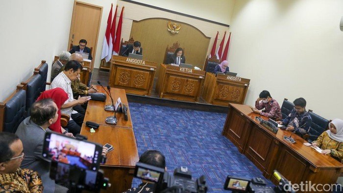 [Serba-serbi Putusan KIP Buka Info Studi Jokowi di UGM: Meningkatnya Transparansi dalam Sistem Pendidikan Indonesia]