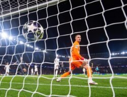 “10 Menit Terakhir yang Hancurkan Chelsea: Keputusan Fatal yang Goyang Piala!”