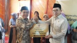 “Menbud Fadli Zon Serahkan Bantuan, Wujudkan Harapan Baru bagi Korban Bencana di Surau Gadang!”