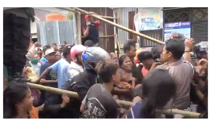 Kericuhan Viral di Gresik: Pembagian Zakat Rp50 Ribu Dituduh Bikin Antrean Panas