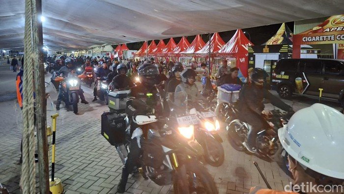 [Dari Siang ke Malam, Perubahan Pilihan Pemudik Motor Ciwandan]