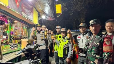 Aksi Tegas Polisi di Puncak Bogor, Sita 100-an Botol Miras saat Patroli Ramadan
